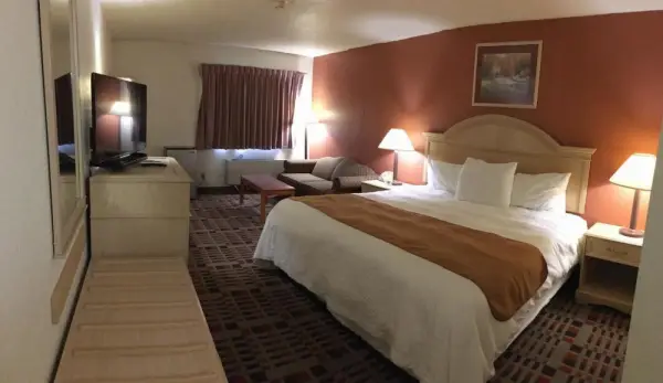 Anderson Chesterfield Travel Inn 6